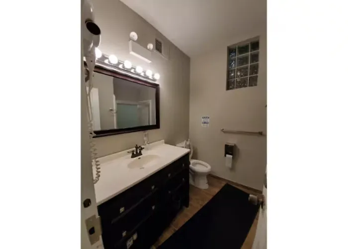 Budget-friendly And Free Coffee Downtown Hotel *