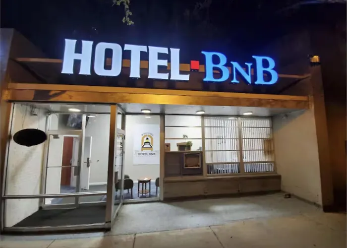 Hotel Budget-friendly And Free Coffee Downtown Chicago