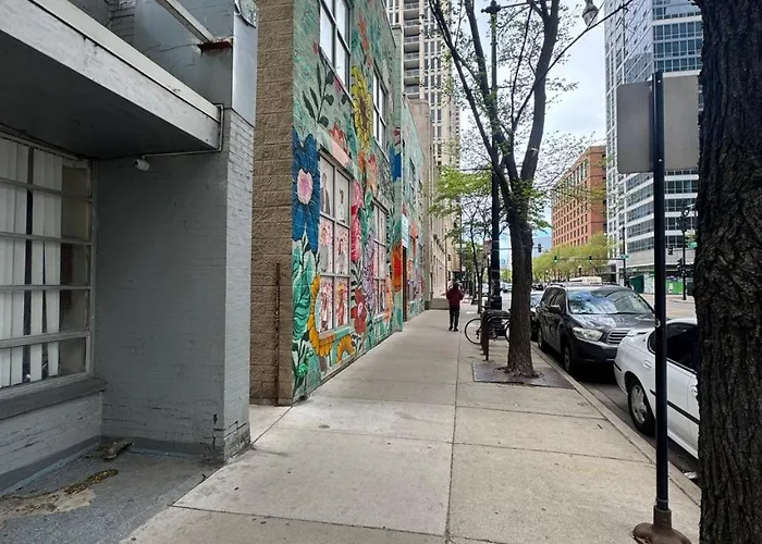 Budget-friendly And Free Coffee Downtown Hotel *